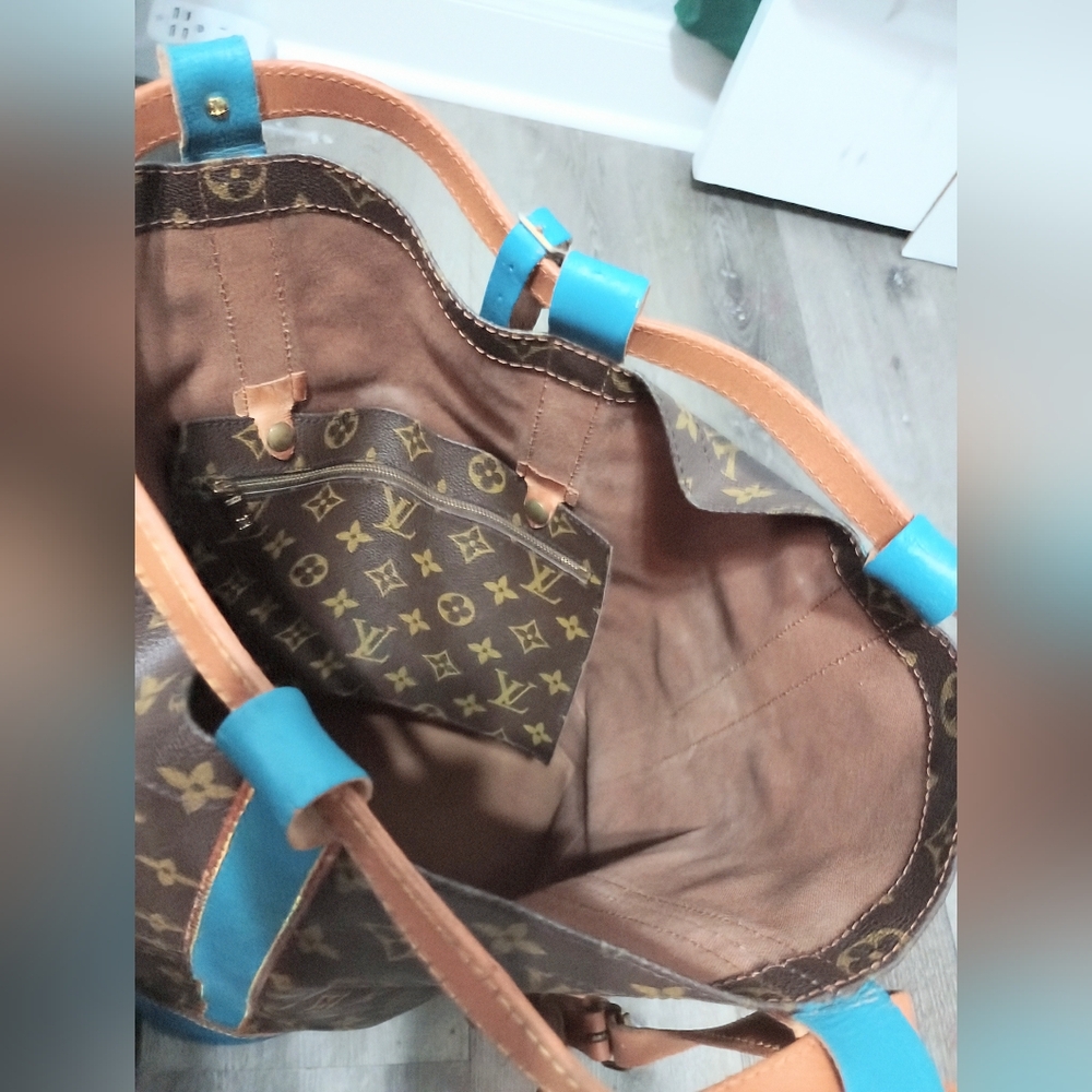 Louis Vuitton Bag - Picture 16 of 16
